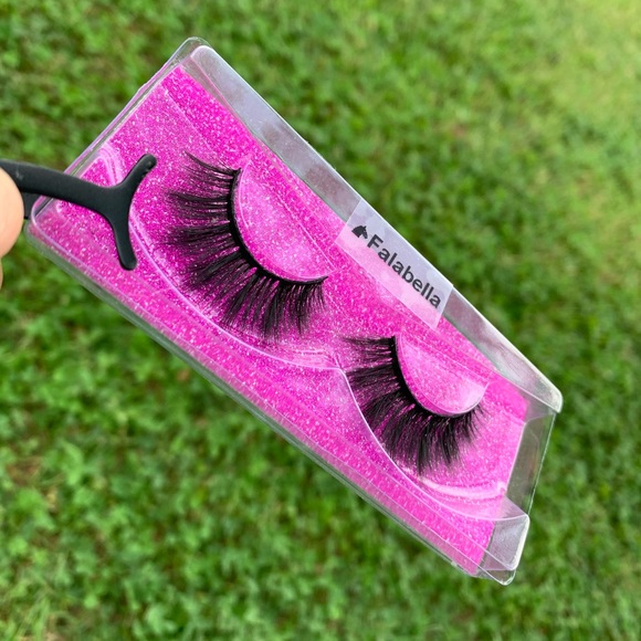 Lashes - Picture 6 of 10